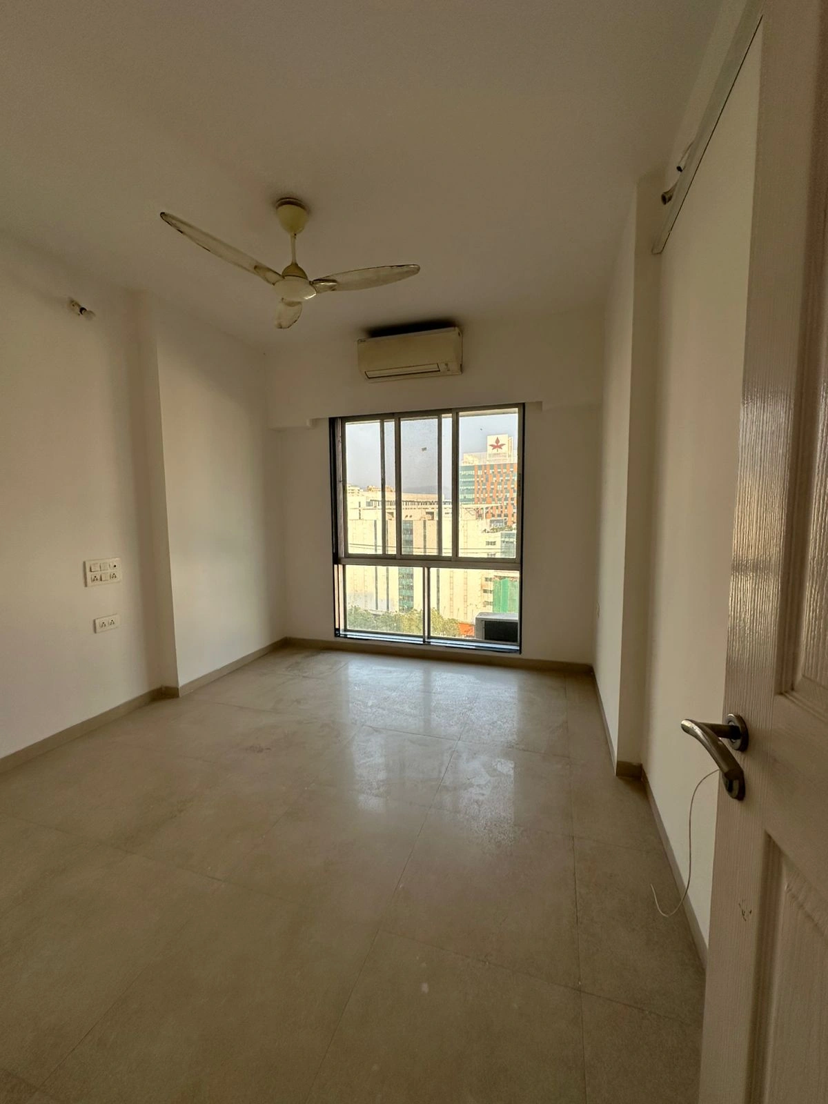 2 BHK Flat for Rent in Aspen Garden, Malad East